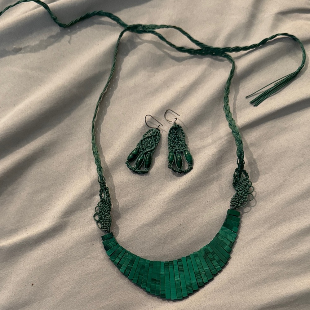 Elegant Malachite Necklace and Earring Macrame Set